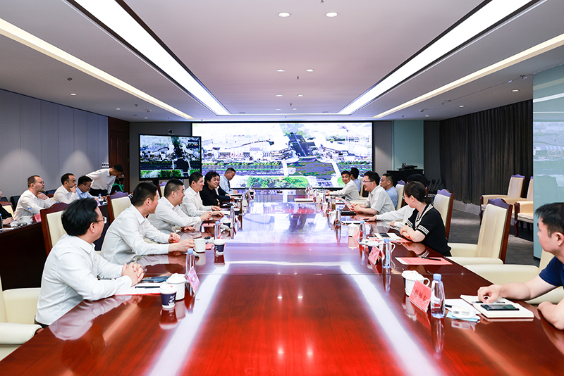 合肥市蜀山區委副書記、區長楊森一行深入新華控股集團調研指導!