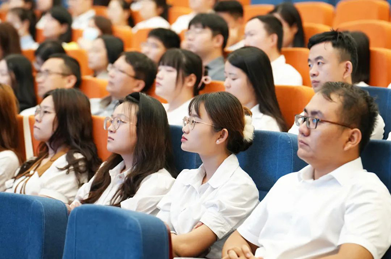 踔厲奮發,砥礪前行——新華高級中學2023-2024學年第二學期期末全體教職工大會