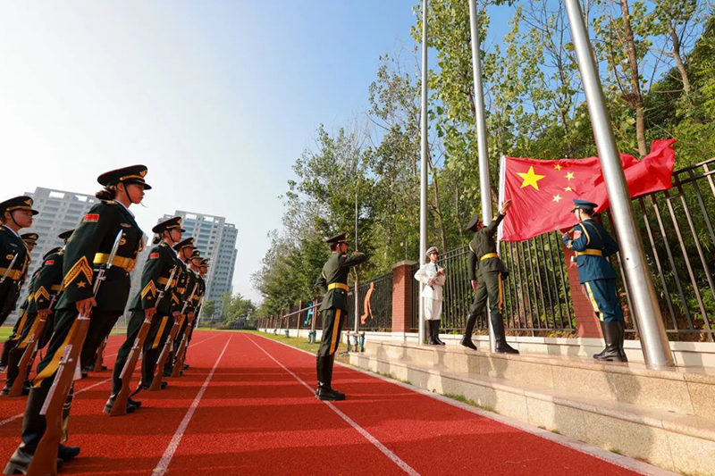 【德育活動】我與國旗合個影,定格最美中國紅——國慶德育實踐活動作業展